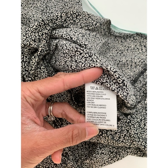 Urban Outfitters Kimchi Blue Daisy Print Black White Romper Fit & Flare Size 4 - Picture 6 of 6